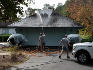 Professional roof washing service